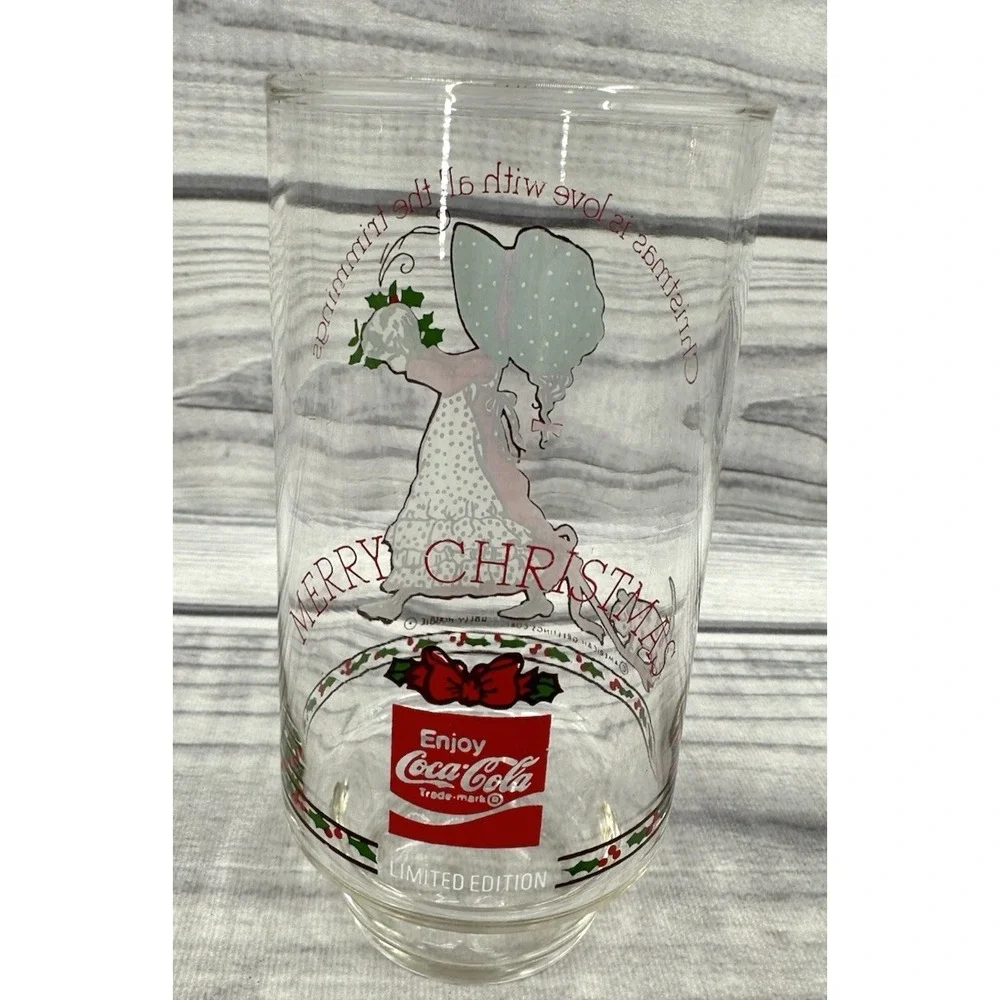 2 VINTAGE COCA COLA CHRISTMAS GLASSES - SANTA WHEREVER I GO /‎ HOLLY HOBBIE